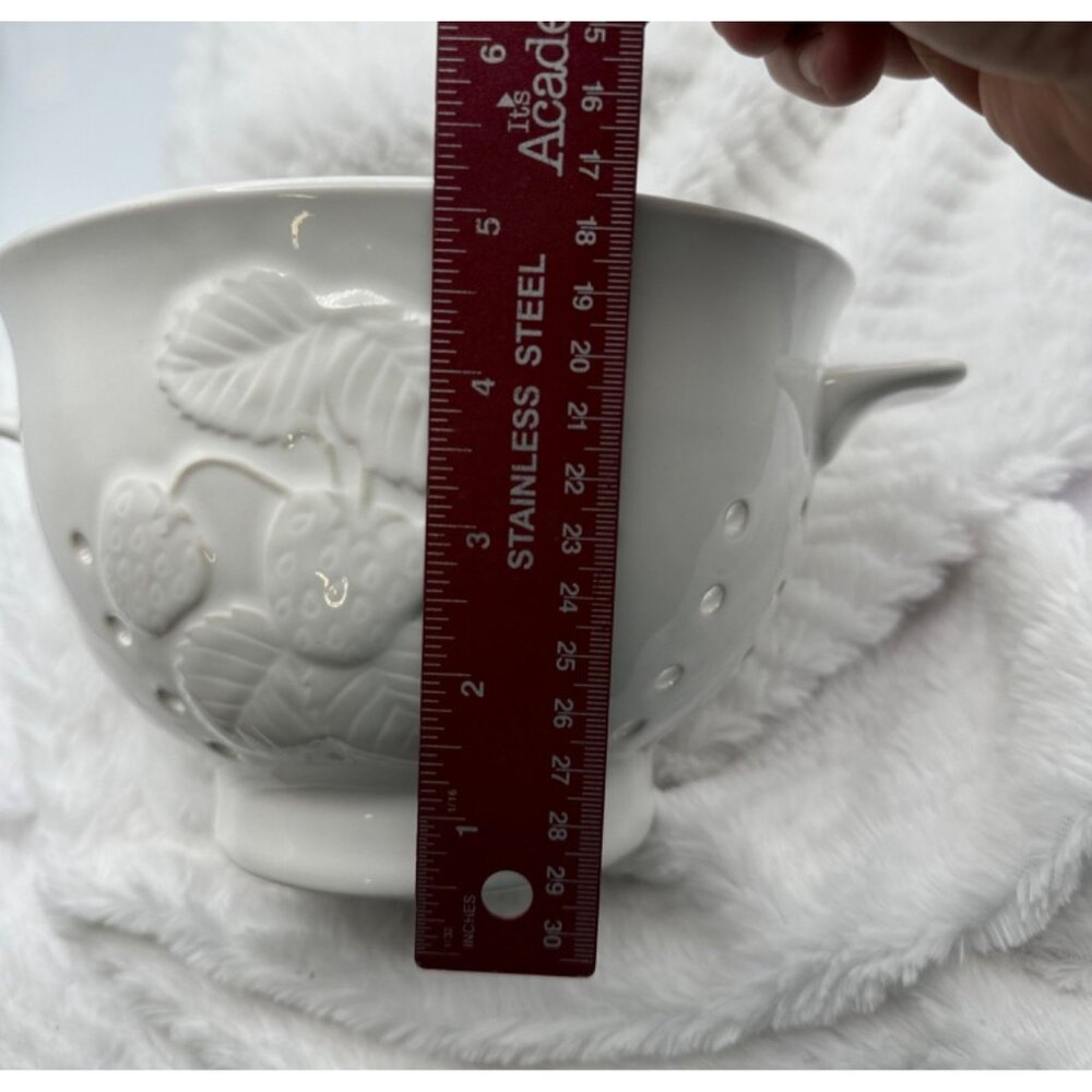 DesignPac Strawberry Embossed White Ceramic Colander - Picture 6 of 6